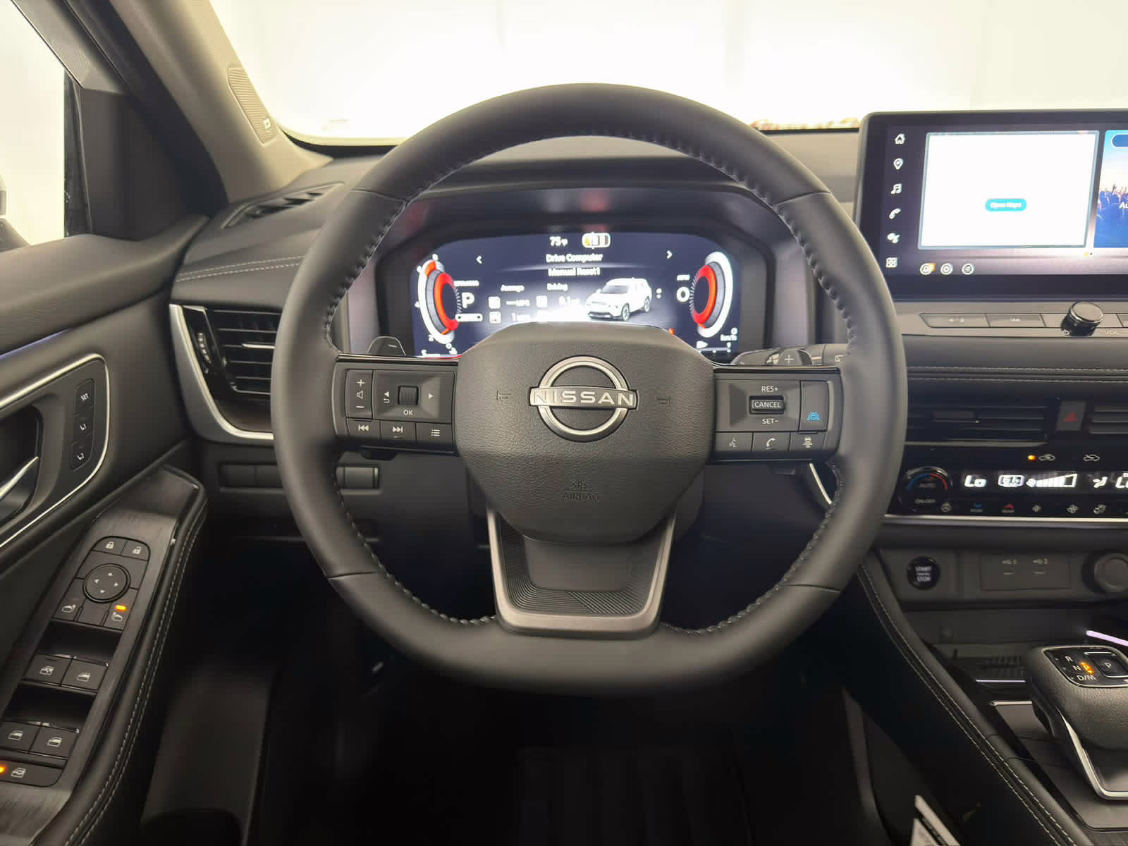 2026 Everest White Pearl Tricoat Nissan Rogue Platinum AWD SUV