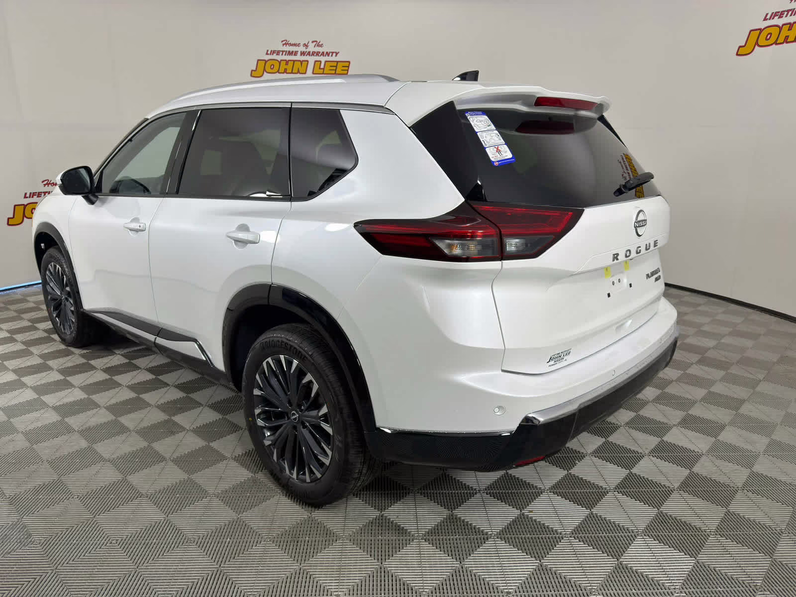 2026 Everest White Pearl Tricoat Nissan Rogue Platinum AWD SUV
