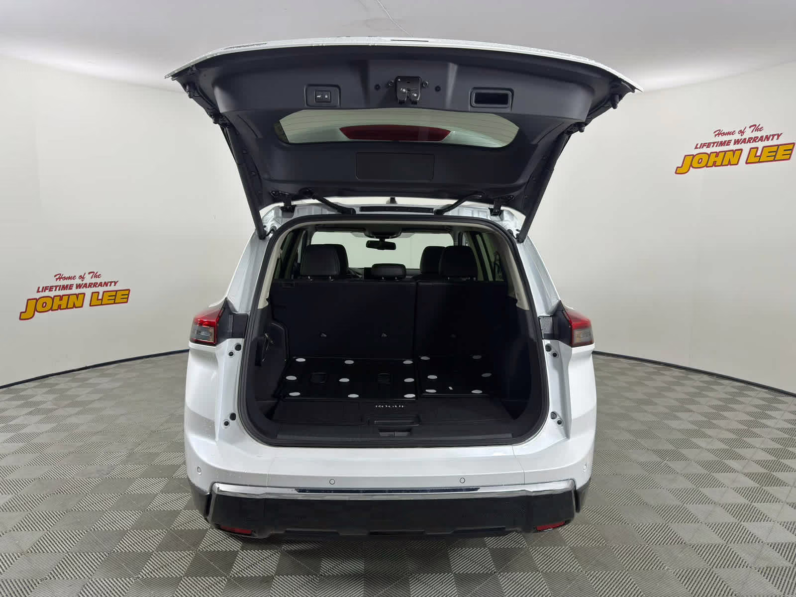 2026 Everest White Pearl Tricoat Nissan Rogue Platinum AWD SUV
