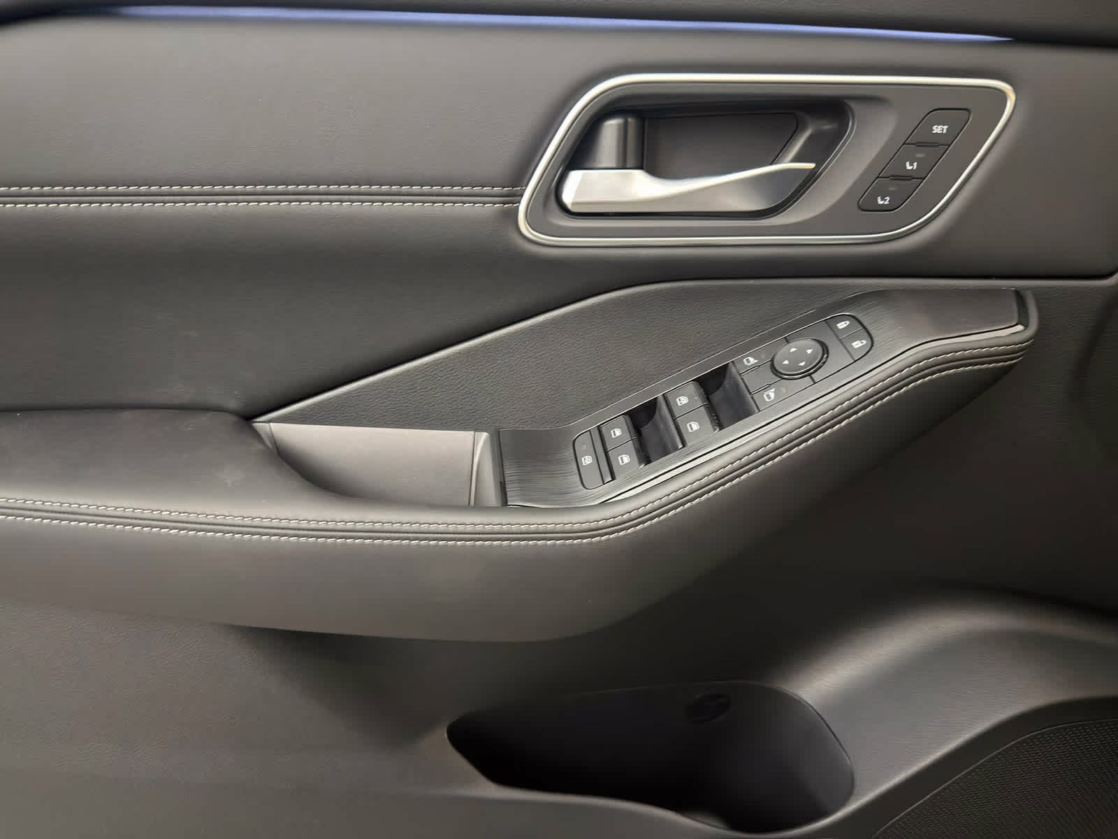 2026 Champagne Silver Metallic Nissan Rogue Platinum AWD SUV