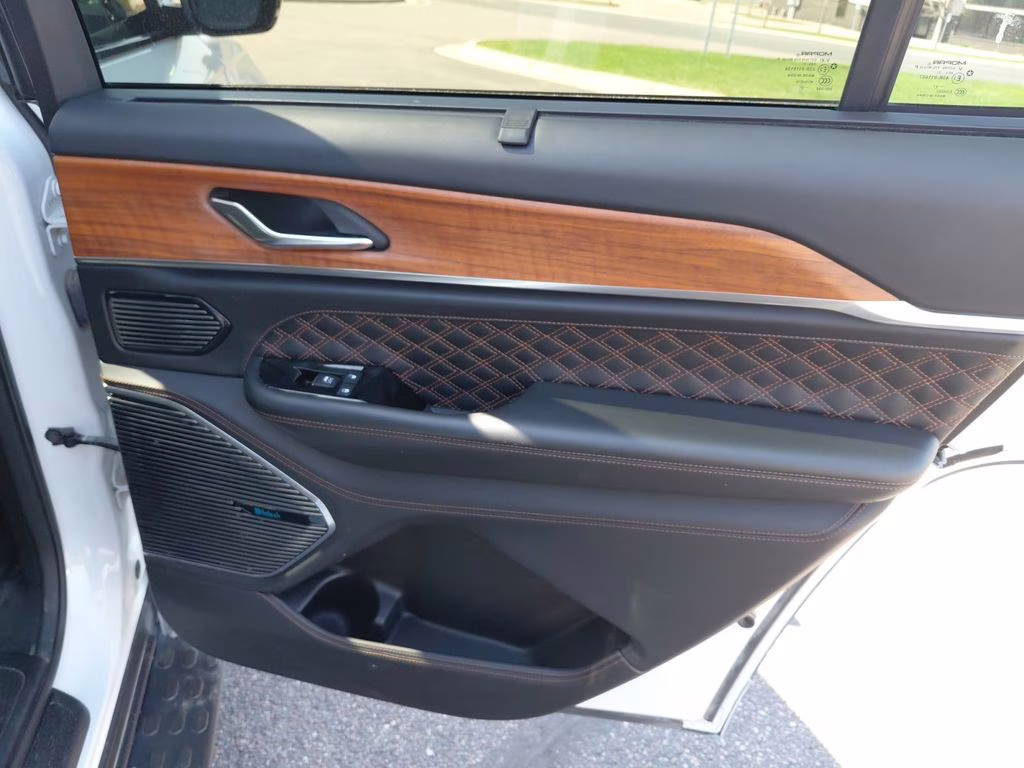 2021 Bright White Clearcoat Jeep Grand Cherokee L Summit w/Advanced & Luxury Tech Pkgs 4X4 SUV