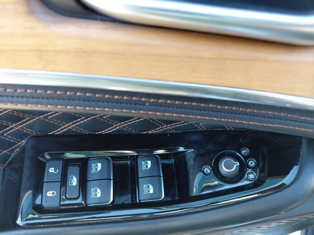 2021 Bright White Clearcoat Jeep Grand Cherokee L Summit w/Advanced & Luxury Tech Pkgs 4X4 SUV