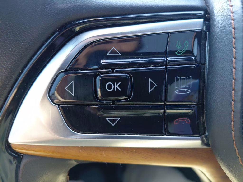 2021 Bright White Clearcoat Jeep Grand Cherokee L Summit w/Advanced & Luxury Tech Pkgs 4X4 SUV