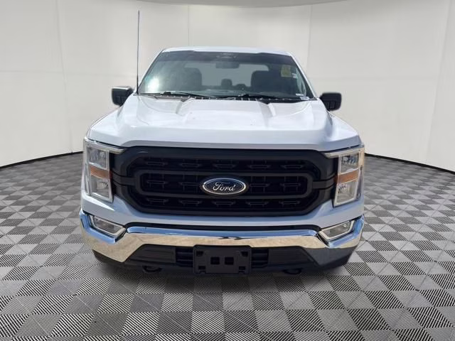 2022 Oxford White Ford F-150 XL 4X4 Truck