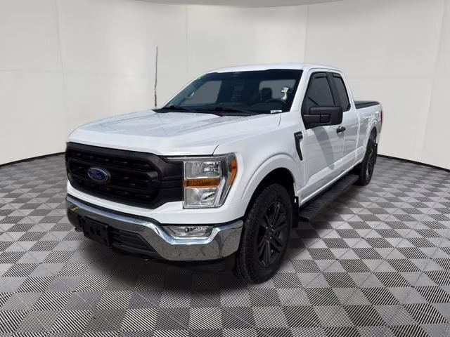 2022 Oxford White Ford F-150 XL 4X4 Truck