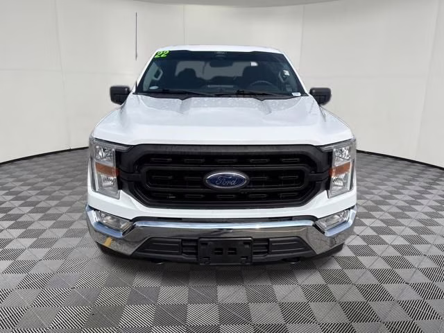 2022 Oxford White Ford F-150 XL 4X4 Truck