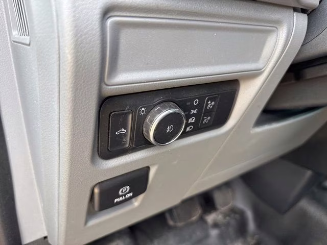 2022 Oxford White Ford F-150 XL 4X4 Truck