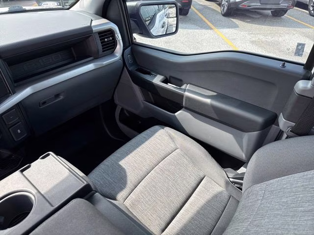 2022 Oxford White Ford F-150 XL 4X4 Truck