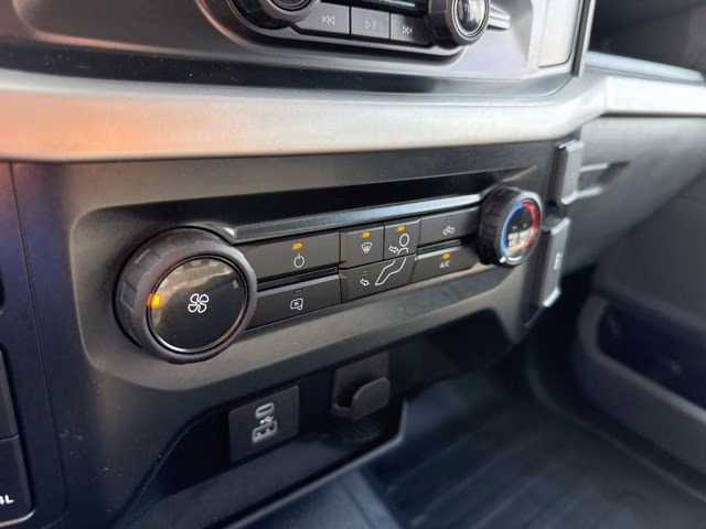 2022 Oxford White Ford F-150 XL 4X4 Truck