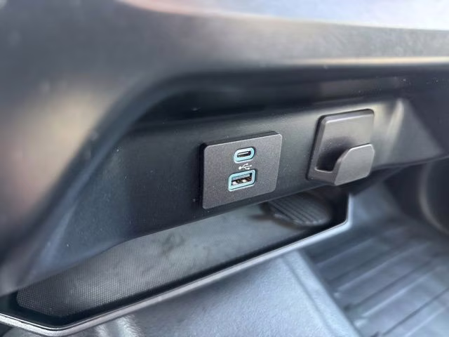 2022 Oxford White Ford F-150 XL 4X4 Truck