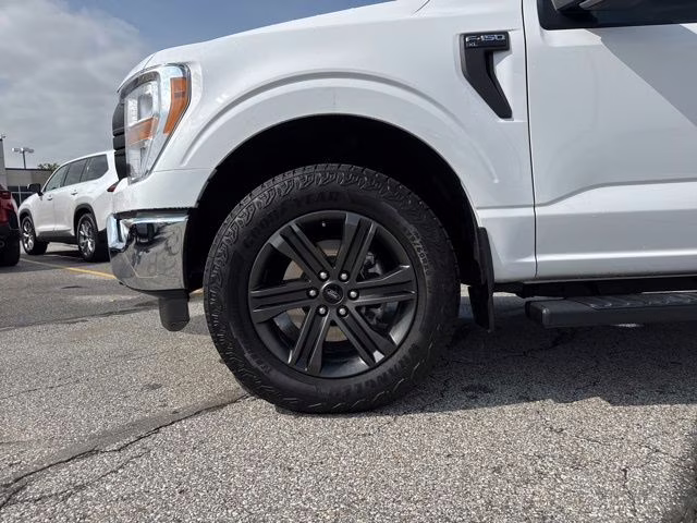 2022 Oxford White Ford F-150 XL 4X4 Truck