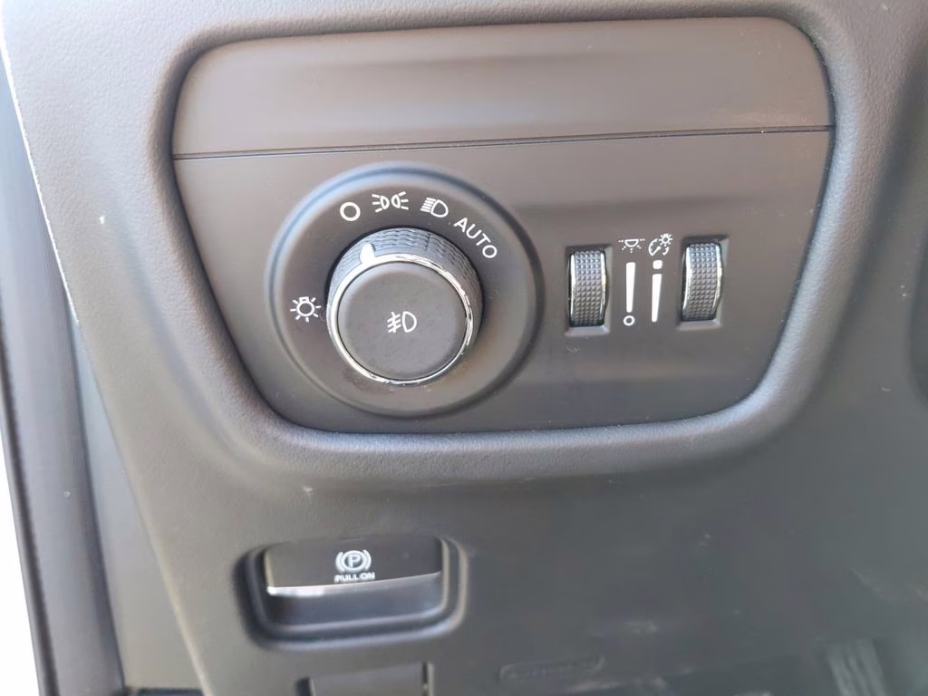 2021 Bright White Clearcoat Jeep Grand Cherokee L Summit w/Advanced & Luxury Tech Pkgs 4X4 SUV