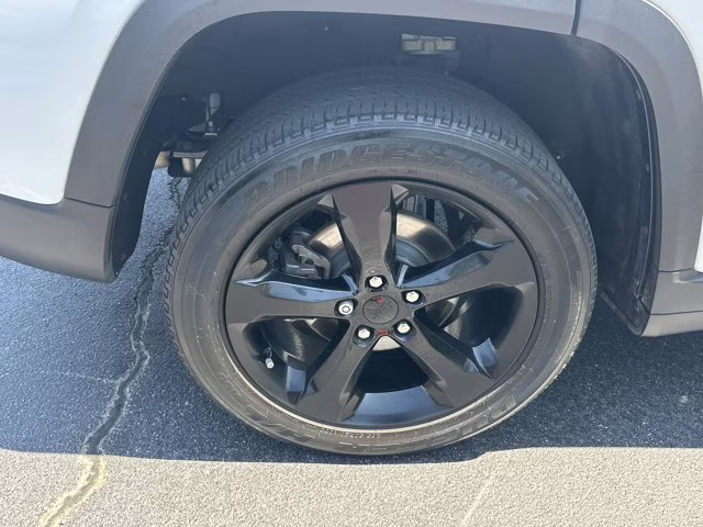 2024 White Jeep Grand Cherokee Altitude X RWD SUV