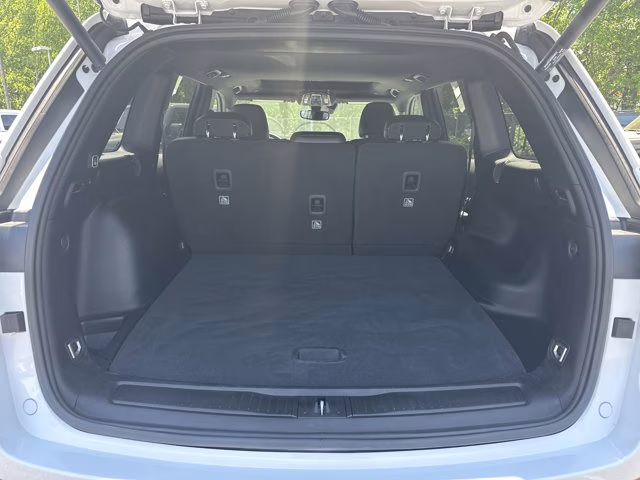 2024 White Jeep Grand Cherokee Altitude X RWD SUV