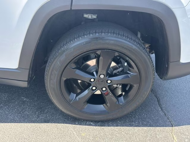 2024 White Jeep Grand Cherokee Altitude X RWD SUV