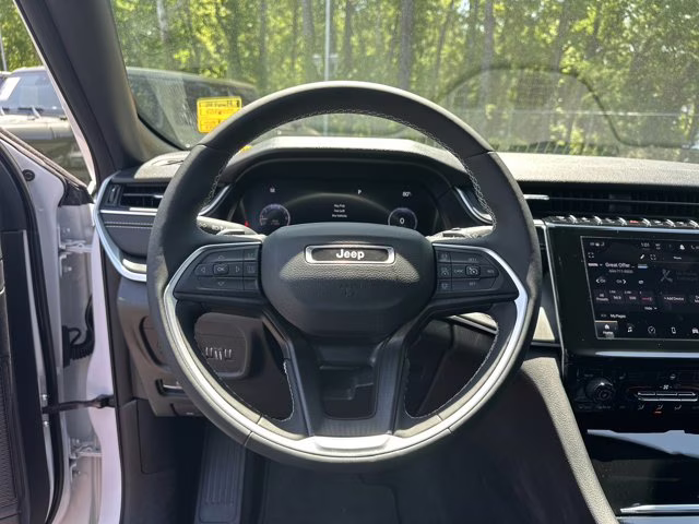 2024 White Jeep Grand Cherokee Altitude X RWD SUV