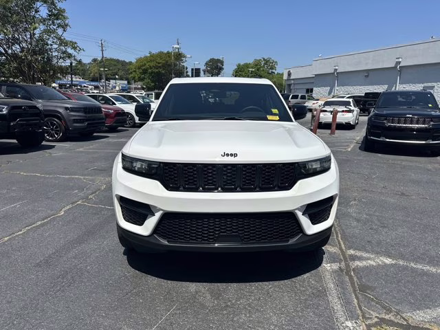 2024 White Jeep Grand Cherokee Altitude X RWD SUV