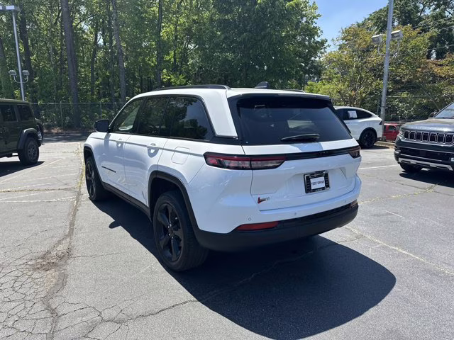 2024 White Jeep Grand Cherokee Altitude X RWD SUV