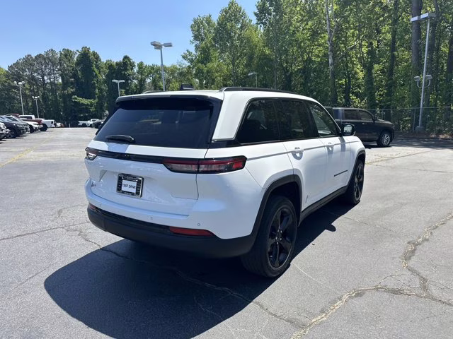 2024 White Jeep Grand Cherokee Altitude X RWD SUV