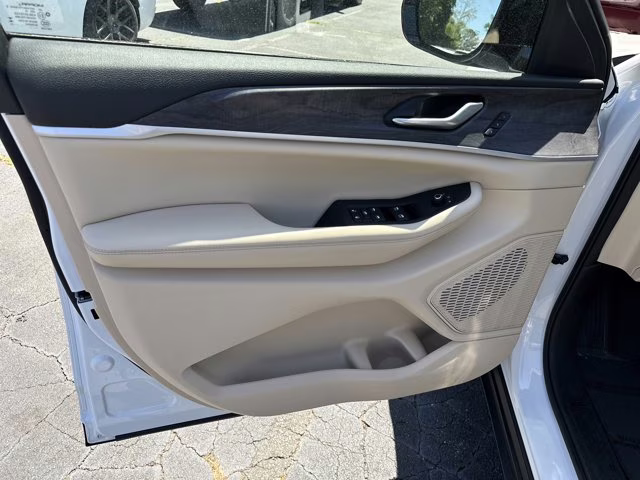 2023 Bright White Clearcoat Jeep Grand Cherokee L Limited 4X4 SUV