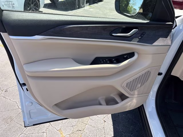 2023 Bright White Clearcoat Jeep Grand Cherokee L Limited 4X4 SUV