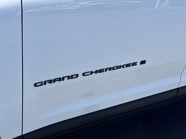 2023 Bright White Clearcoat Jeep Grand Cherokee L Limited 4X4 SUV