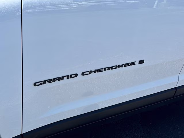 2023 Bright White Clearcoat Jeep Grand Cherokee L Limited 4X4 SUV