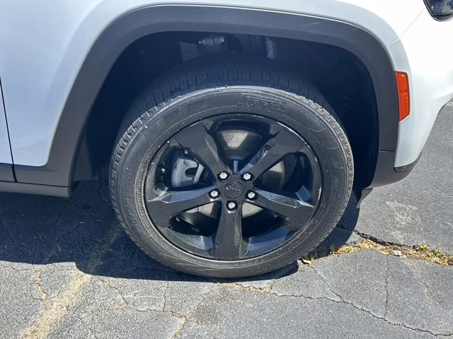 2023 Bright White Clearcoat Jeep Grand Cherokee L Limited 4X4 SUV