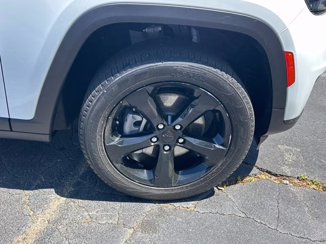 2023 Bright White Clearcoat Jeep Grand Cherokee L Limited 4X4 SUV