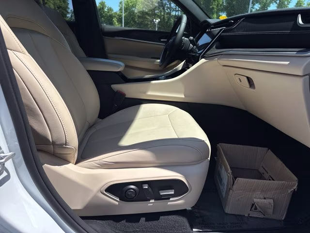 2023 Bright White Clearcoat Jeep Grand Cherokee L Limited 4X4 SUV