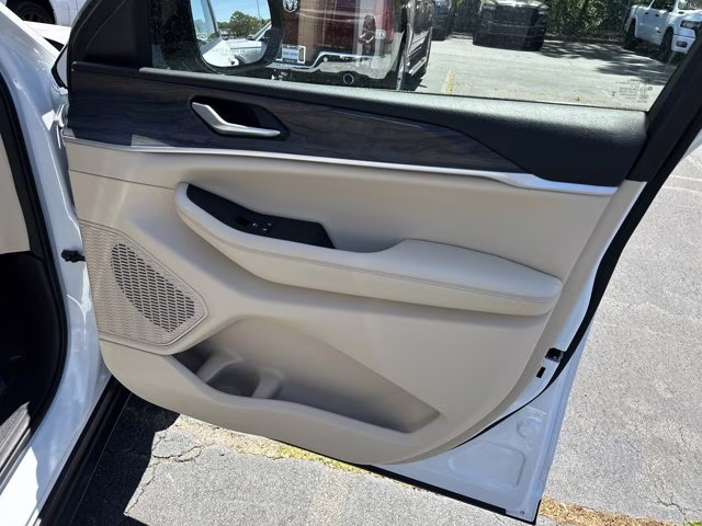2023 Bright White Clearcoat Jeep Grand Cherokee L Limited 4X4 SUV