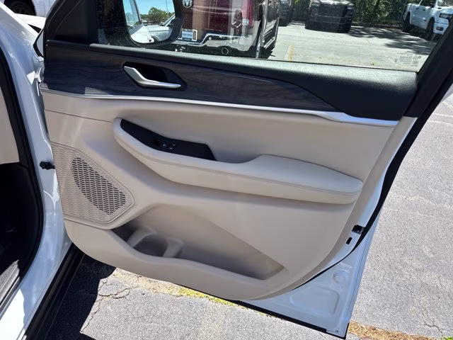 2023 Bright White Clearcoat Jeep Grand Cherokee L Limited 4X4 SUV