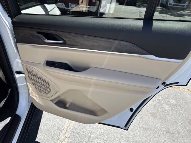 2023 Bright White Clearcoat Jeep Grand Cherokee L Limited 4X4 SUV