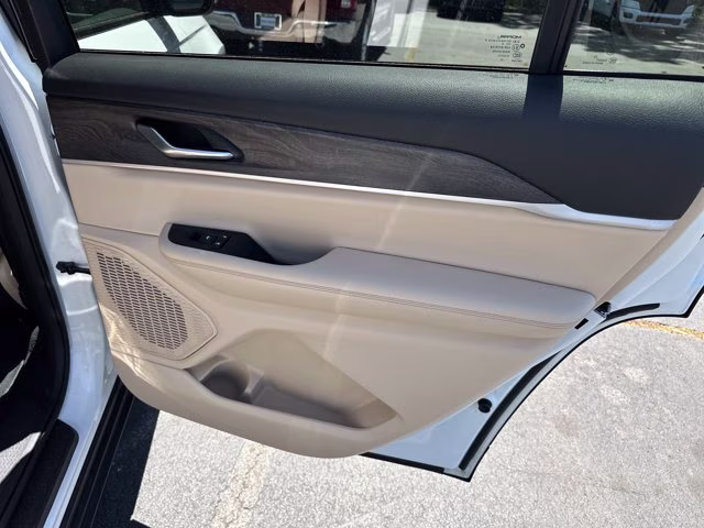 2023 Bright White Clearcoat Jeep Grand Cherokee L Limited 4X4 SUV