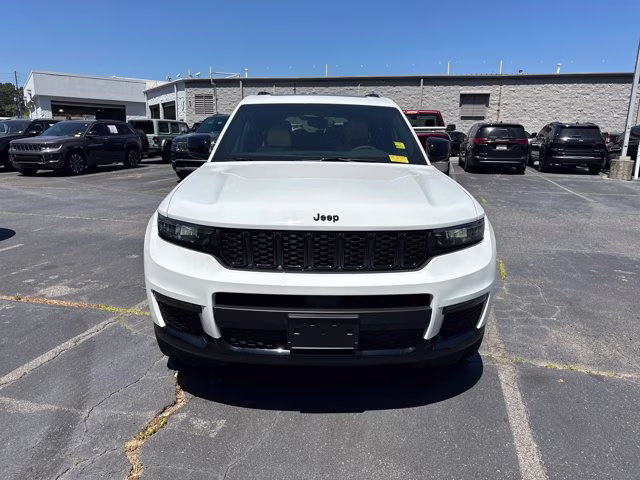 2023 Bright White Clearcoat Jeep Grand Cherokee L Limited 4X4 SUV