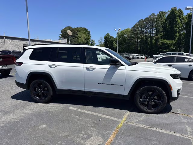 2023 Bright White Clearcoat Jeep Grand Cherokee L Limited 4X4 SUV