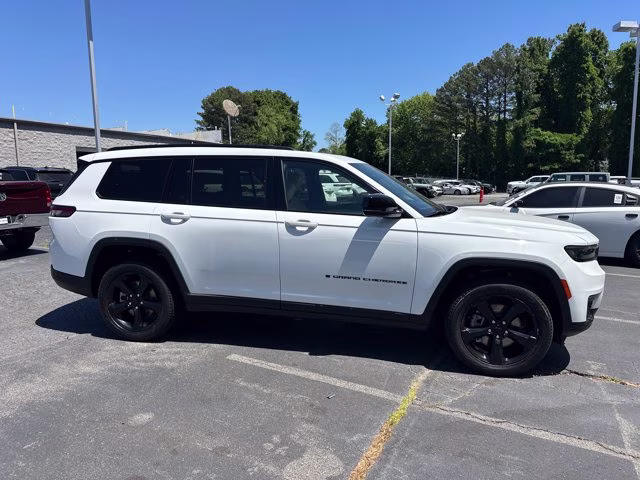 2023 Bright White Clearcoat Jeep Grand Cherokee L Limited 4X4 SUV