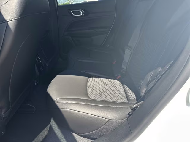 2026 Bright White Clearcoat Jeep Compass Latitude Altitude 4X4 SUV