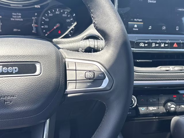 2026 Bright White Clearcoat Jeep Compass Latitude Altitude 4X4 SUV