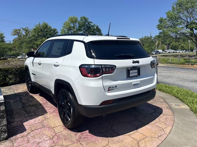 2026 Bright White Clearcoat Jeep Compass Latitude Altitude 4X4 SUV