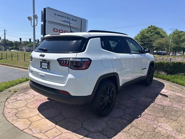 2026 Bright White Clearcoat Jeep Compass Latitude Altitude 4X4 SUV