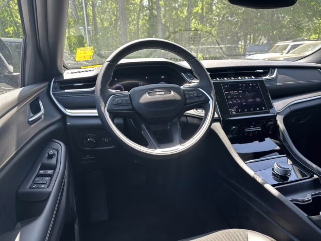 2024 White Jeep Grand Cherokee Altitude X RWD SUV