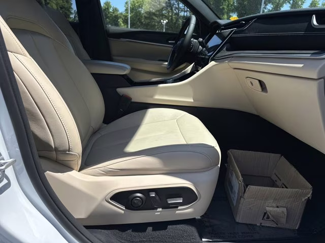 2023 Bright White Clearcoat Jeep Grand Cherokee L Limited 4X4 SUV