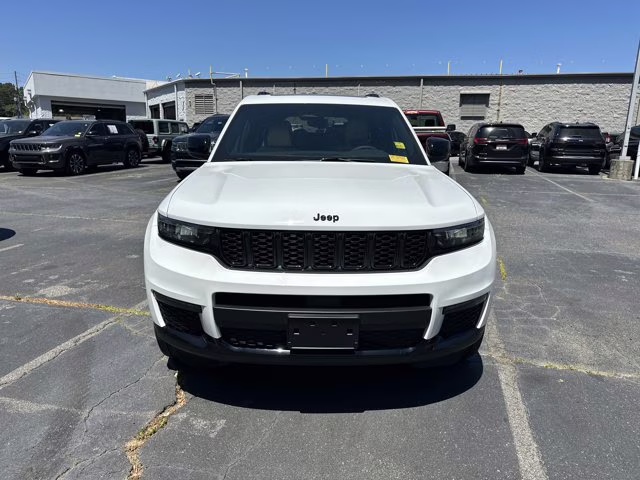 2023 Bright White Clearcoat Jeep Grand Cherokee L Limited 4X4 SUV