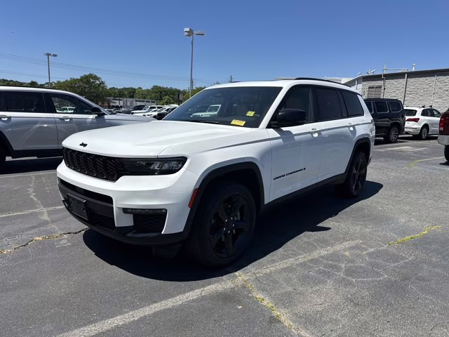 2023 Bright White Clearcoat Jeep Grand Cherokee L Limited 4X4 SUV