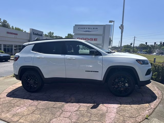 2026 Bright White Clearcoat Jeep Compass Latitude Altitude 4X4 SUV