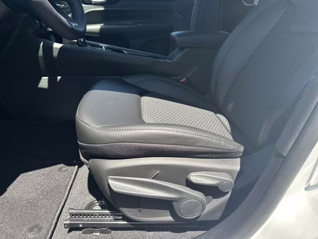 2026 Bright White Clearcoat Jeep Compass Latitude Altitude 4X4 SUV