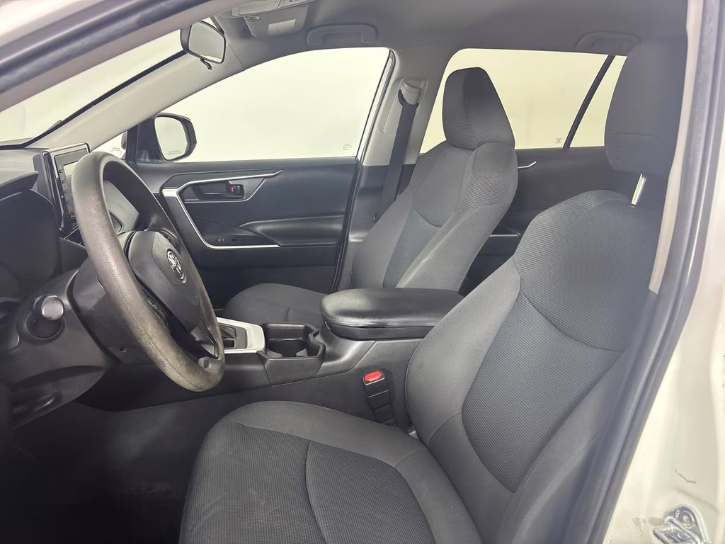 2021 Super White Toyota RAV4 LE FWD SUV