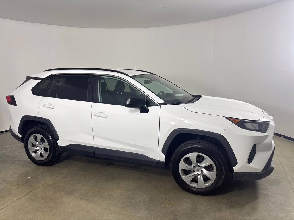 2021 Super White Toyota RAV4 LE FWD SUV