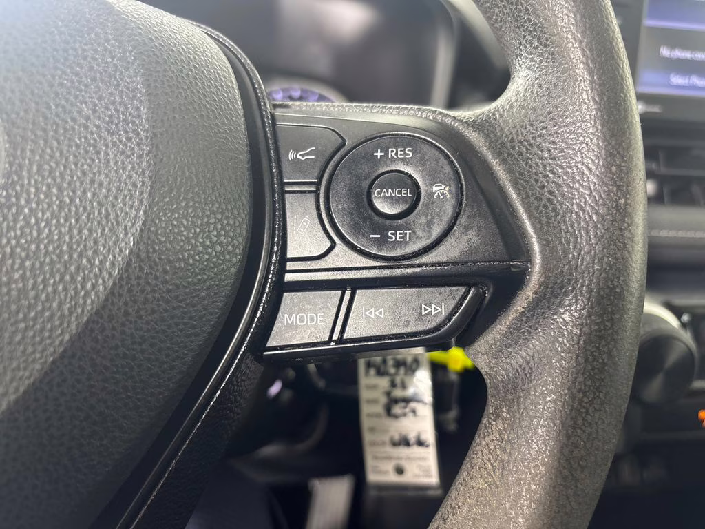 2021 Super White Toyota RAV4 LE FWD SUV